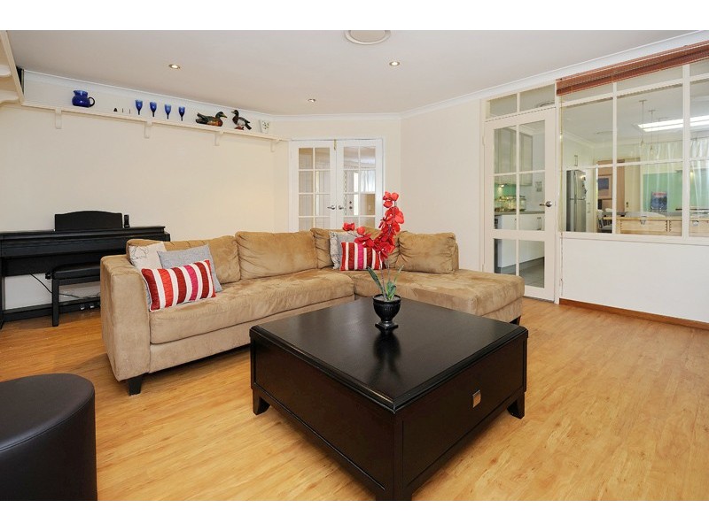 7 Lowrie Grove, Leeming WA 6149
