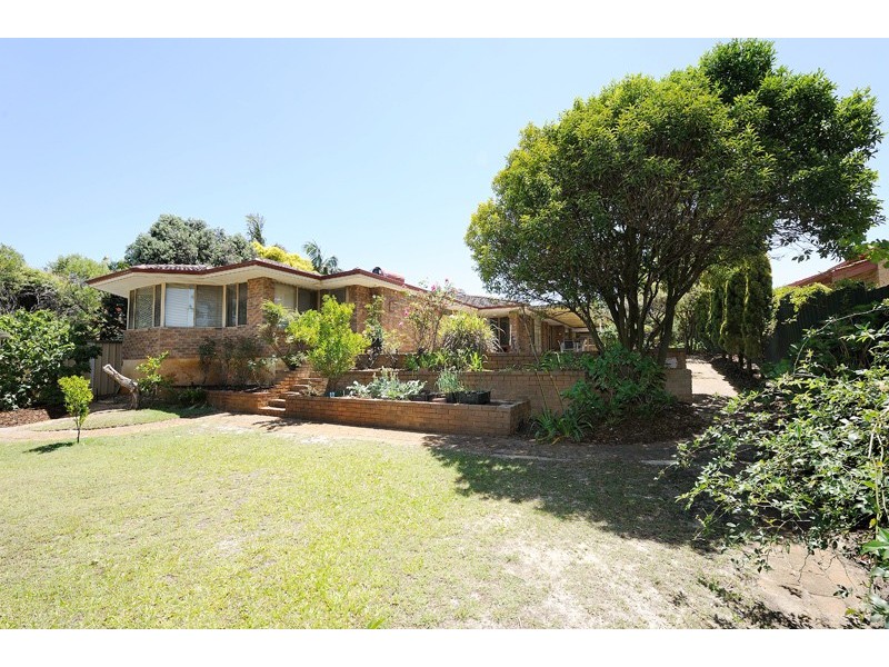 7 Lowrie Grove, Leeming WA 6149