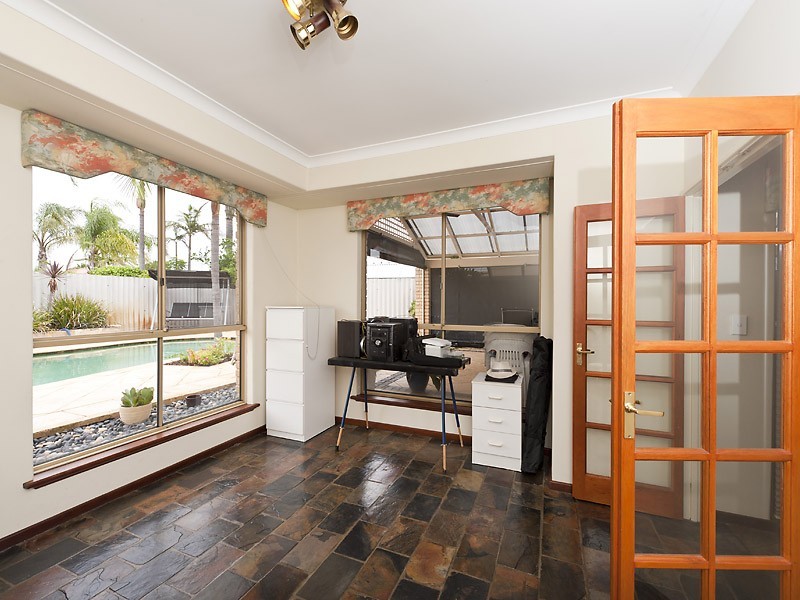 20 Earnshaw Loop, Leeming WA 6149