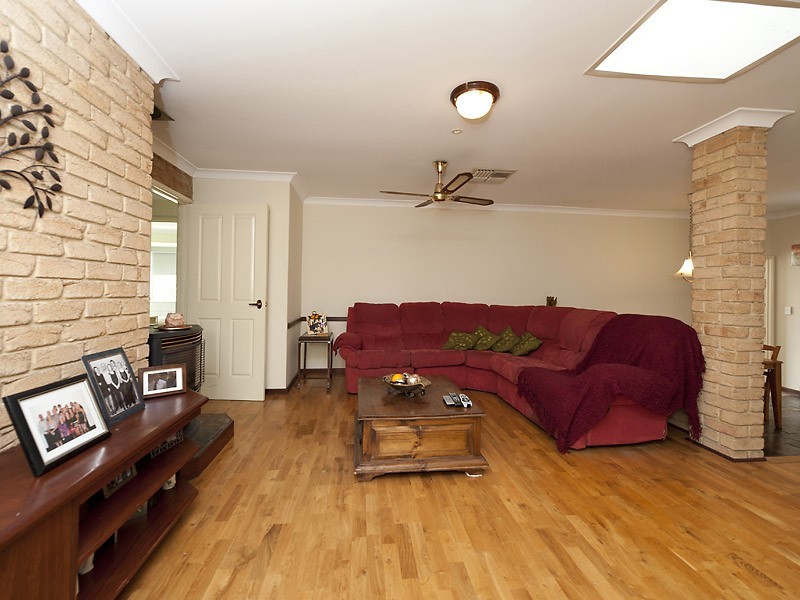 20 Earnshaw Loop, Leeming WA 6149