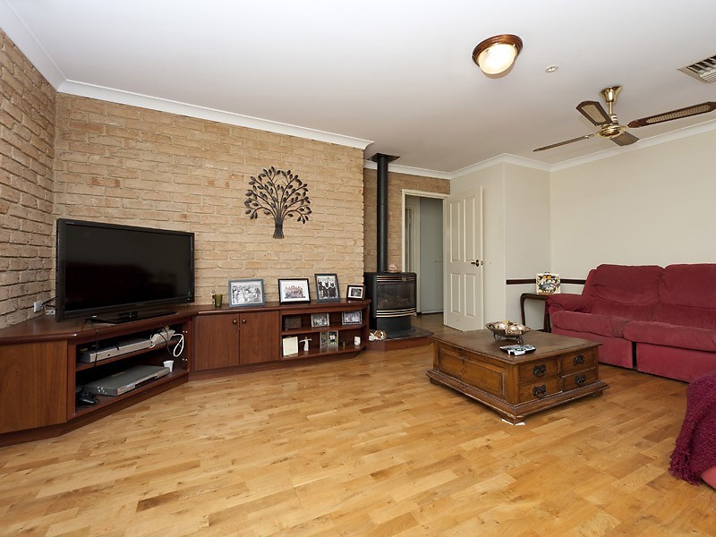 20 Earnshaw Loop, Leeming WA 6149