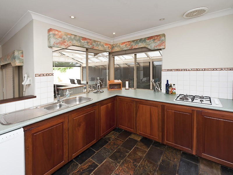 20 Earnshaw Loop, Leeming WA 6149