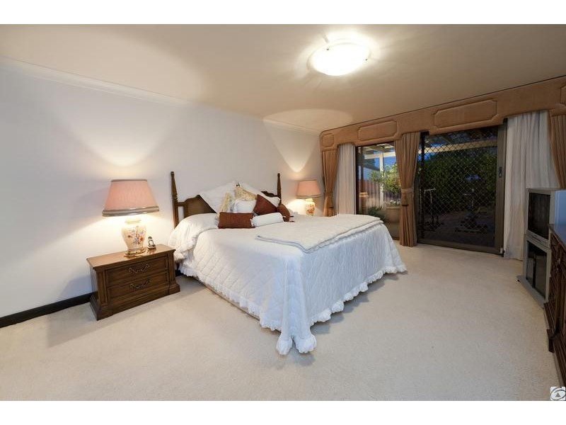 4 Rowley Place, Bull Creek WA 6149