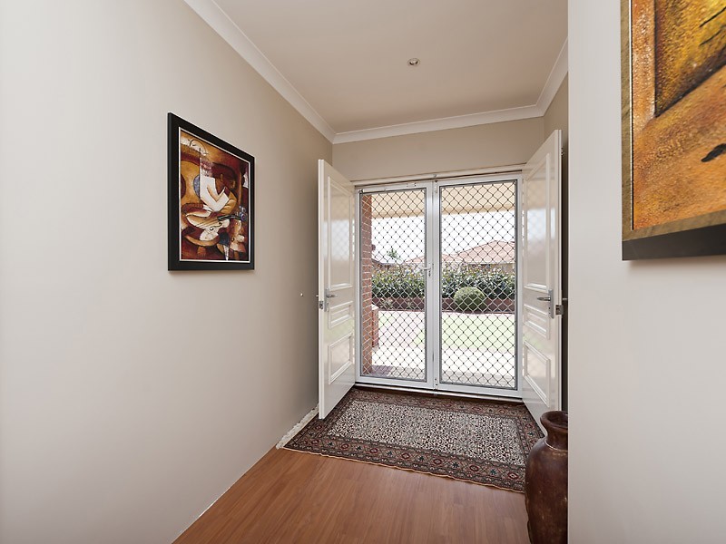 4 Satinwood Court, Thornlie WA 6108
