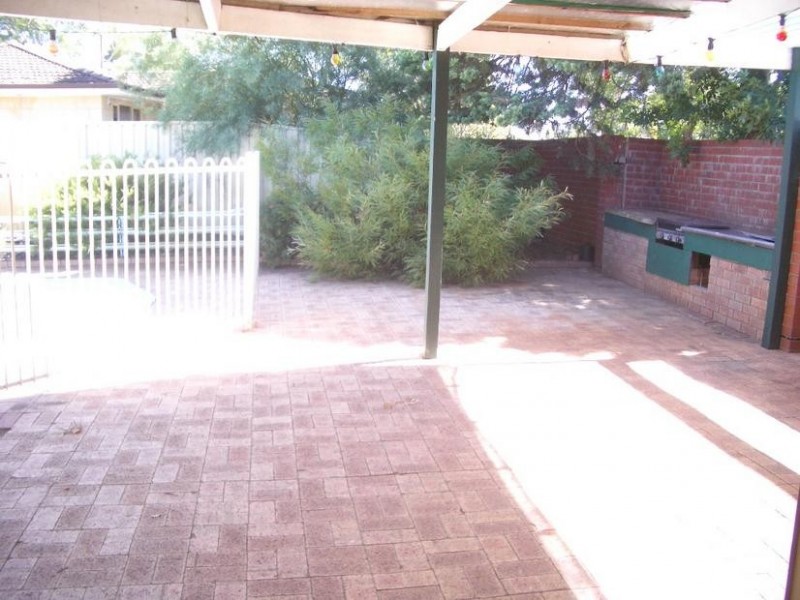 32 Watling Ave, Lynwood WA 6147