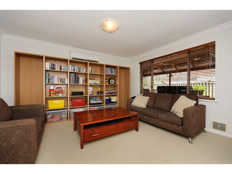 18 Sanderson Road, Bull Creek WA 6149