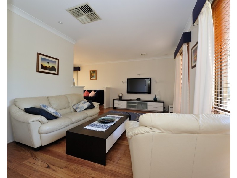 4 Bruce Court, Leeming WA 6149