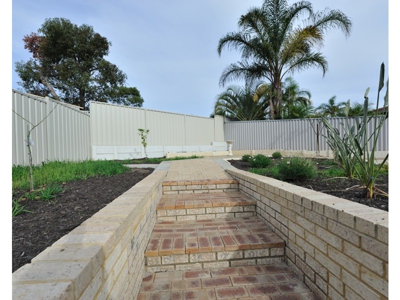 20A Meadow Grove, Leeming WA 6149