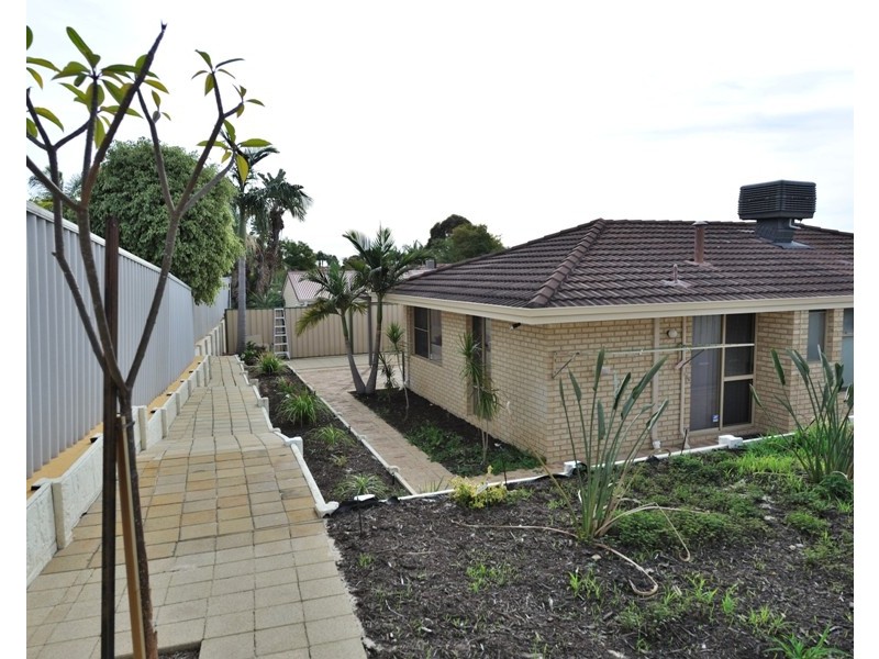 20A Meadow Grove, Leeming WA 6149