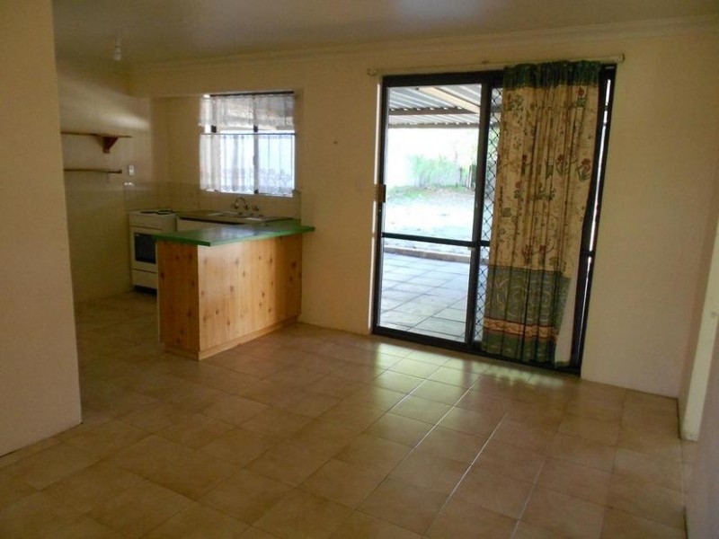 12 Tinaroo Court, South Lake WA 6164