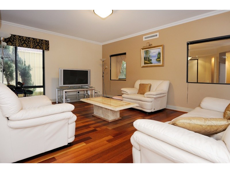 59 Peterborough Circle, North Lake WA 6163