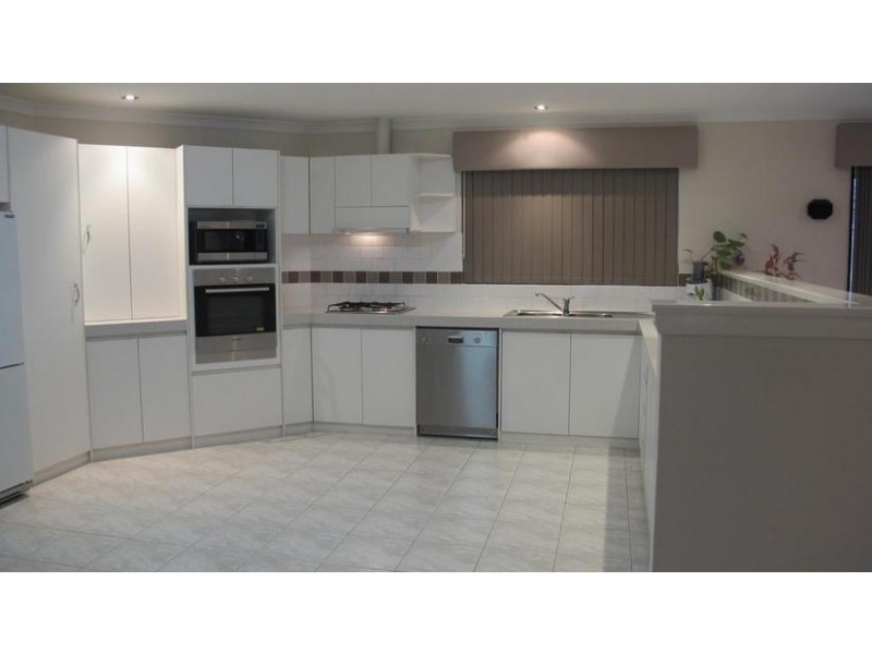 8 Lombe Gardens, Atwell WA 6164