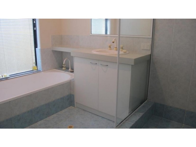 8 Lombe Gardens, Atwell WA 6164