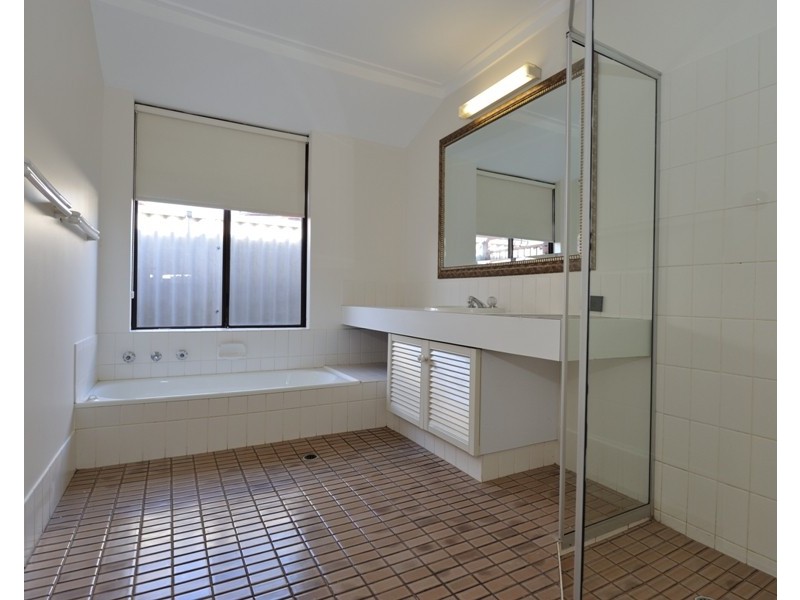 32 Marcus Avenue, Booragoon WA 6154