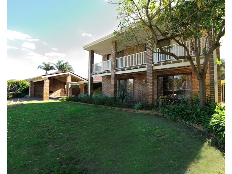 17 Harrington Crescent, Leeming WA 6149