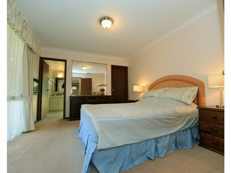 17 Harrington Crescent, Leeming WA 6149