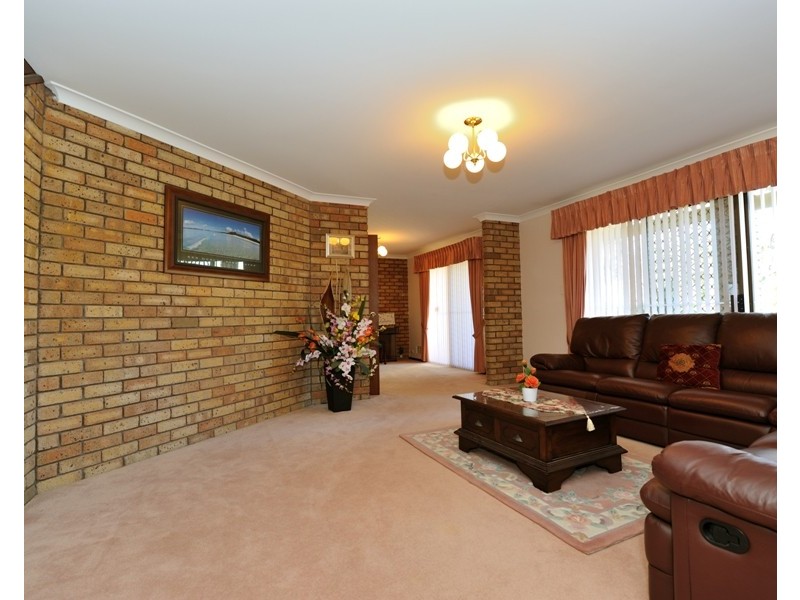 17 Harrington Crescent, Leeming WA 6149