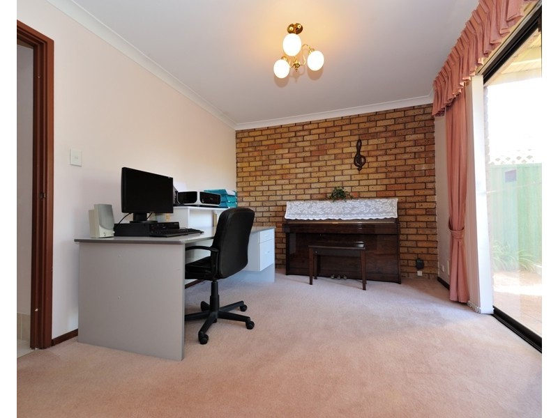 17 Harrington Crescent, Leeming WA 6149