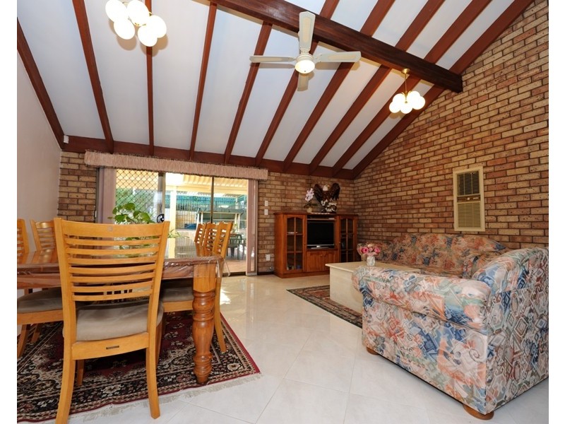 17 Harrington Crescent, Leeming WA 6149