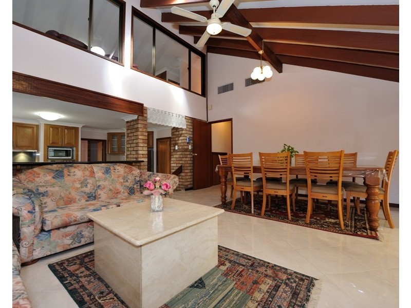 17 Harrington Crescent, Leeming WA 6149