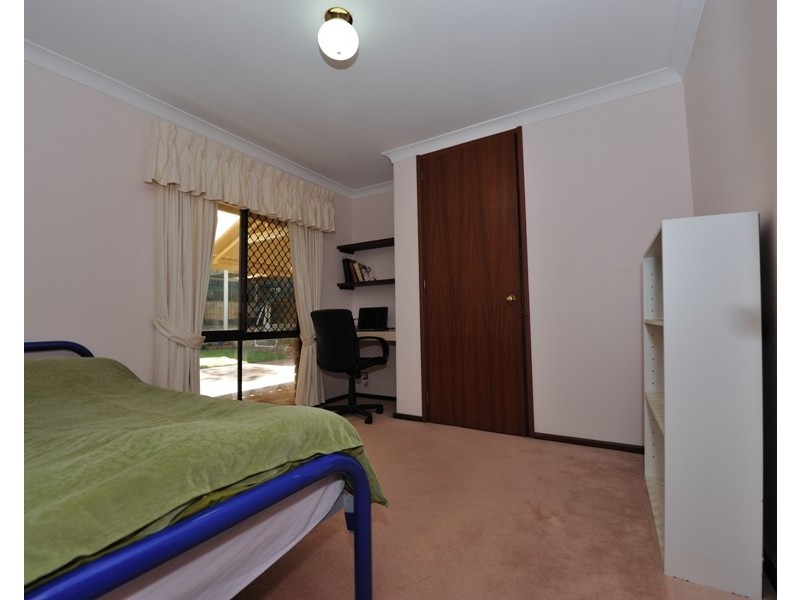 17 Harrington Crescent, Leeming WA 6149