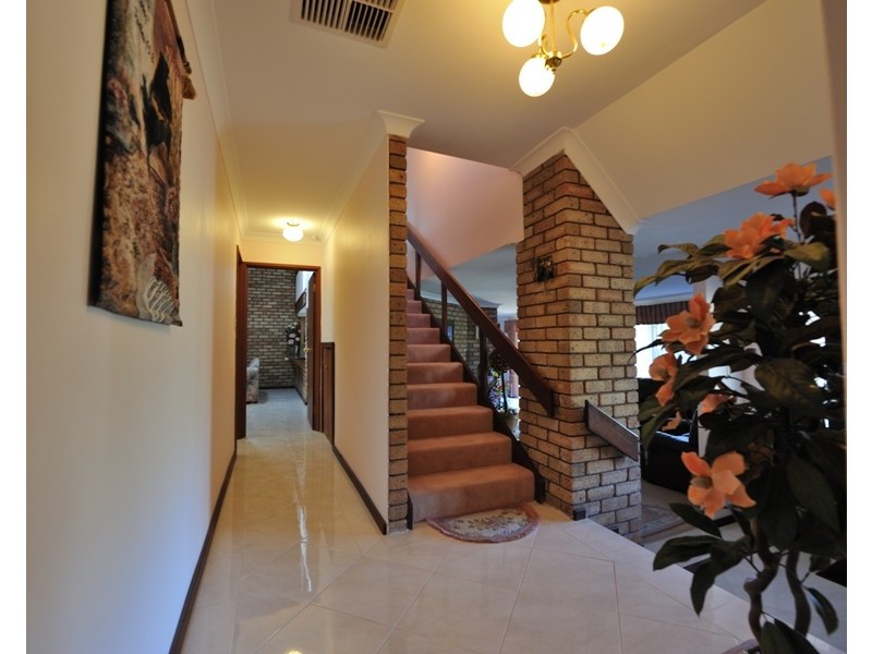 17 Harrington Crescent, Leeming WA 6149