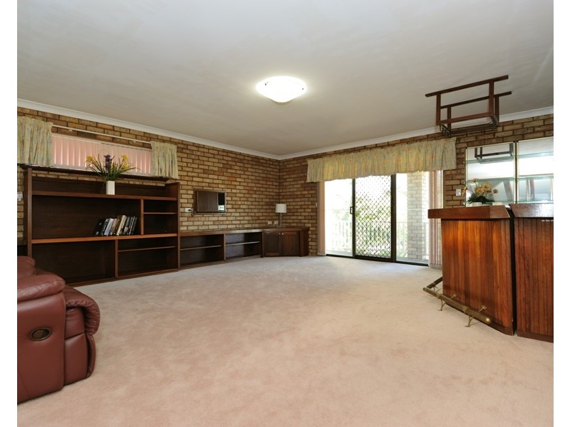17 Harrington Crescent, Leeming WA 6149