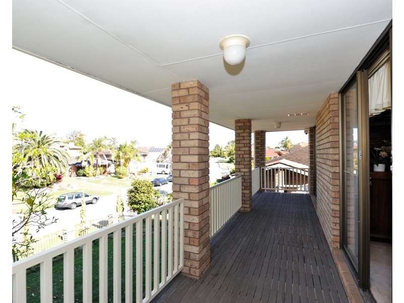 17 Harrington Crescent, Leeming WA 6149