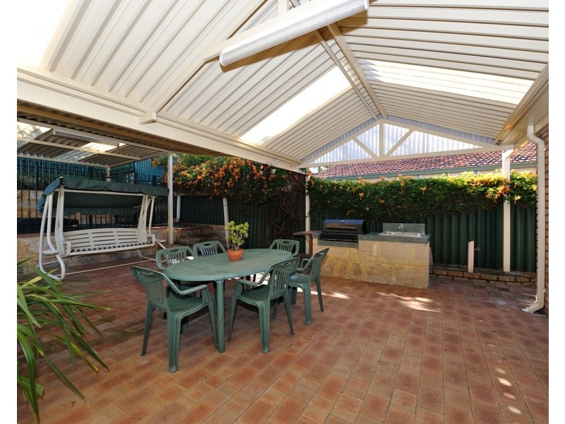 17 Harrington Crescent, Leeming WA 6149