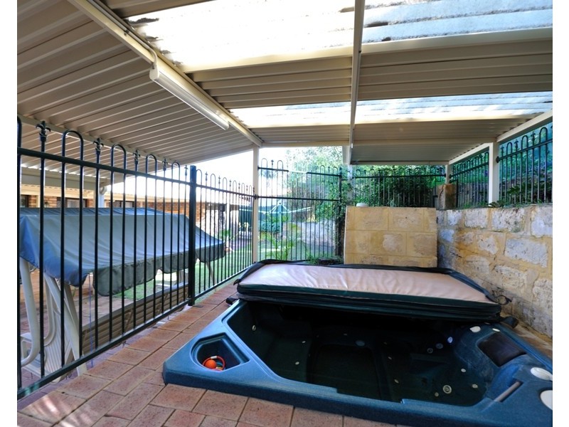 17 Harrington Crescent, Leeming WA 6149