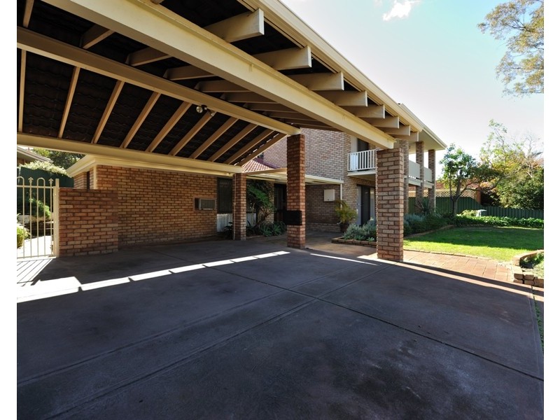 17 Harrington Crescent, Leeming WA 6149