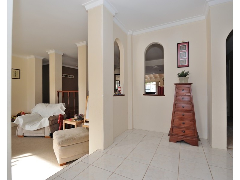 16 Calley Drive, Leeming WA 6149