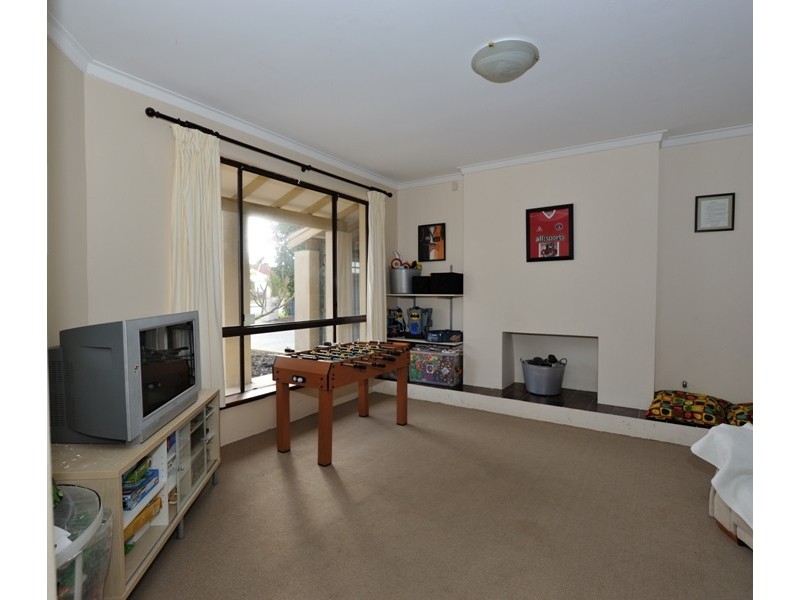 16 Calley Drive, Leeming WA 6149