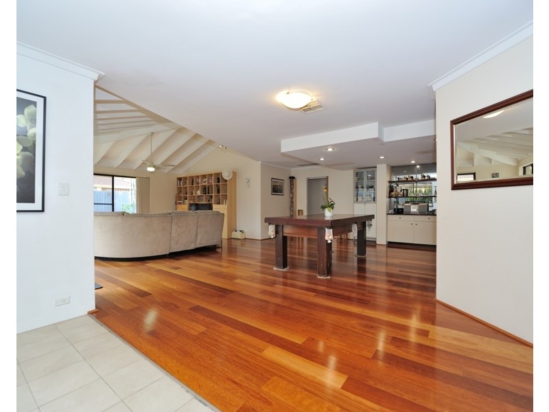 16 Calley Drive, Leeming WA 6149