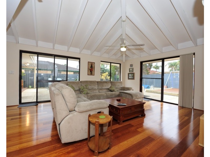 16 Calley Drive, Leeming WA 6149