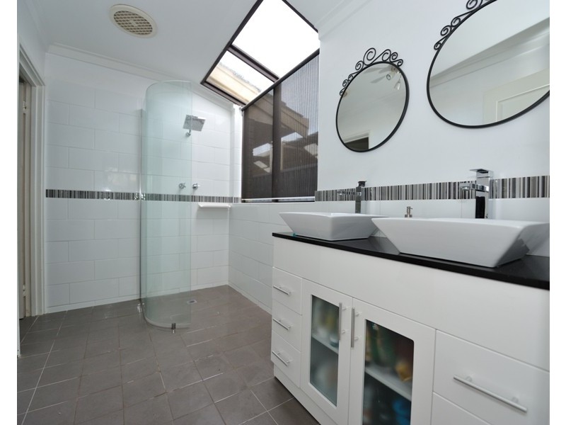 16 Calley Drive, Leeming WA 6149