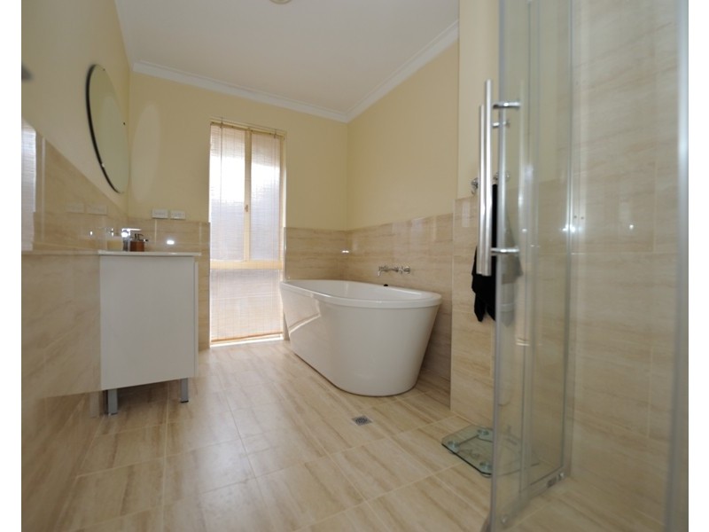 16 Calley Drive, Leeming WA 6149