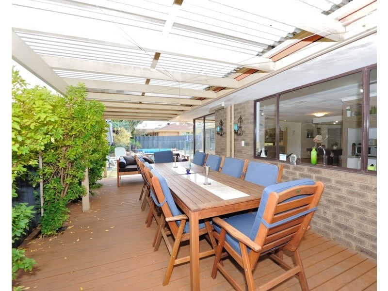 16 Calley Drive, Leeming WA 6149