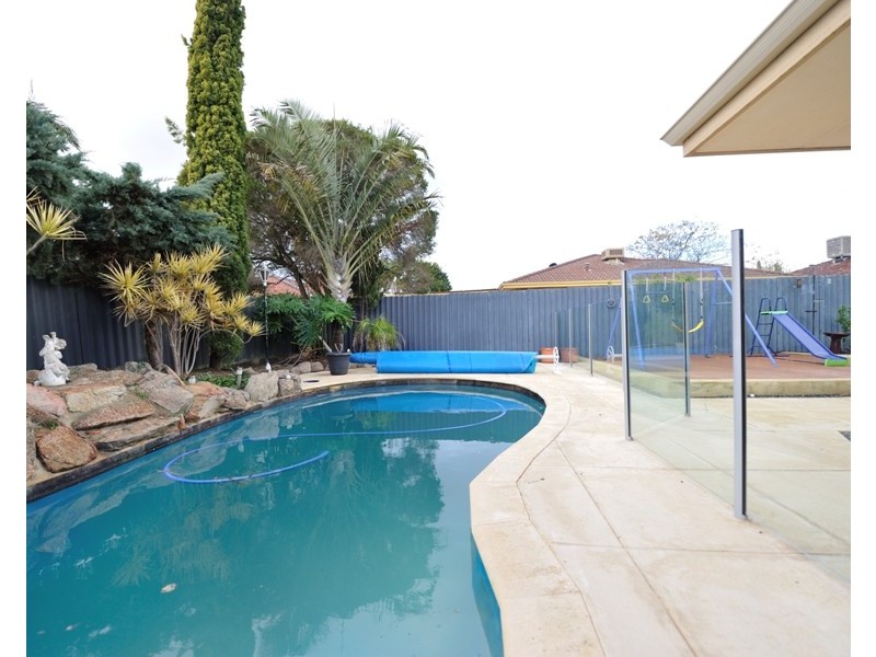 16 Calley Drive, Leeming WA 6149