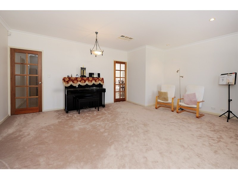 10 Francisco Crescent, Bull Creek WA 6149