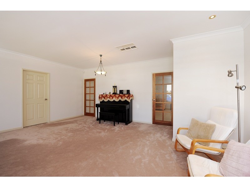 10 Francisco Crescent, Bull Creek WA 6149