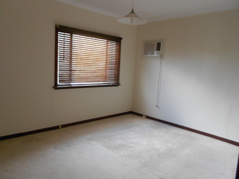 16 Denien Street, Willagee WA 6156