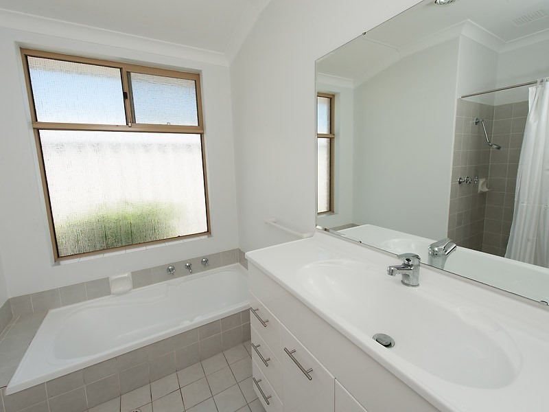 60 Crossland Way, Kardinya WA 6163