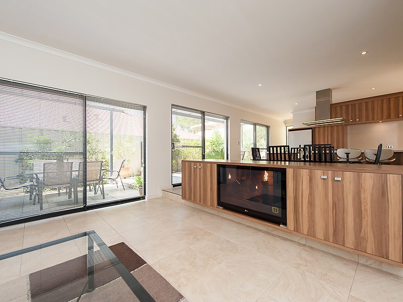 11B Pinewood Avenue, Kardinya WA 6163