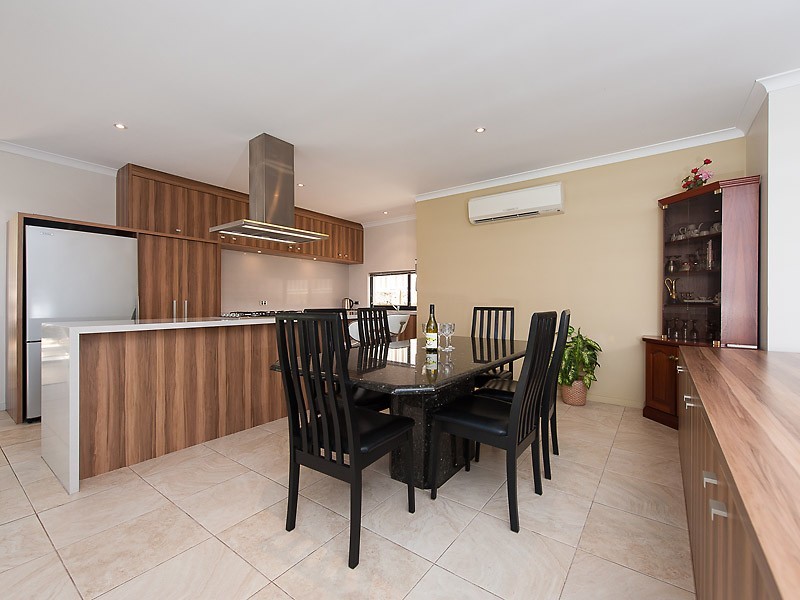 11B Pinewood Avenue, Kardinya WA 6163