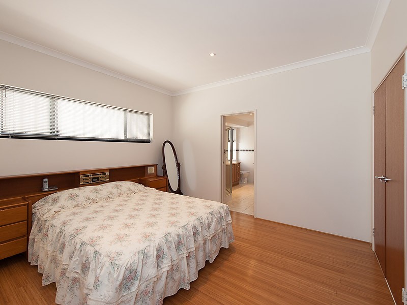 11B Pinewood Avenue, Kardinya WA 6163