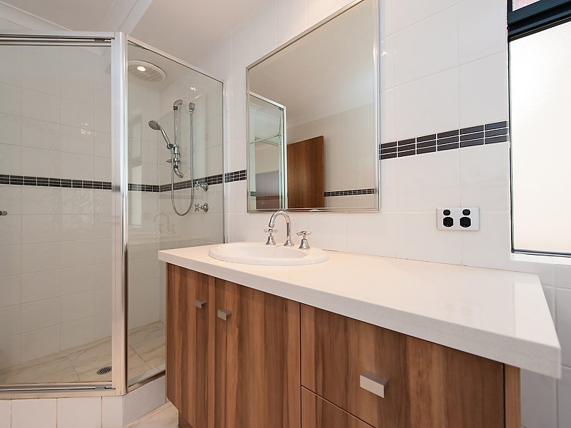 11B Pinewood Avenue, Kardinya WA 6163