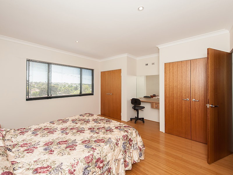 11B Pinewood Avenue, Kardinya WA 6163