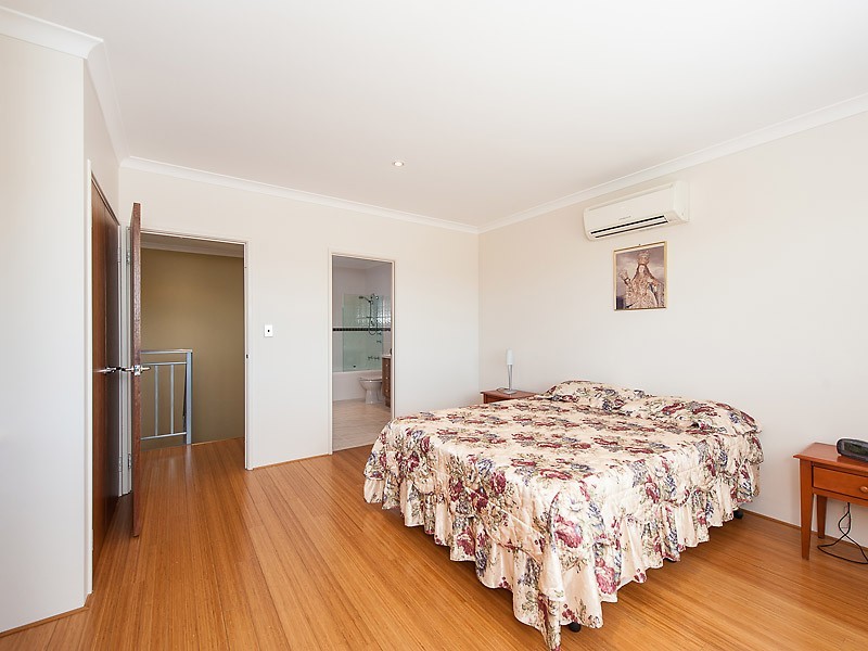 11B Pinewood Avenue, Kardinya WA 6163