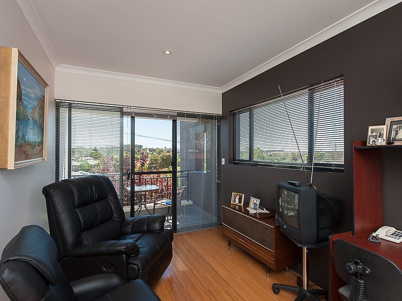 11B Pinewood Avenue, Kardinya WA 6163